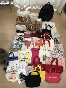 手持ちのカバンやバッグを全部出してみました | chasoko blog